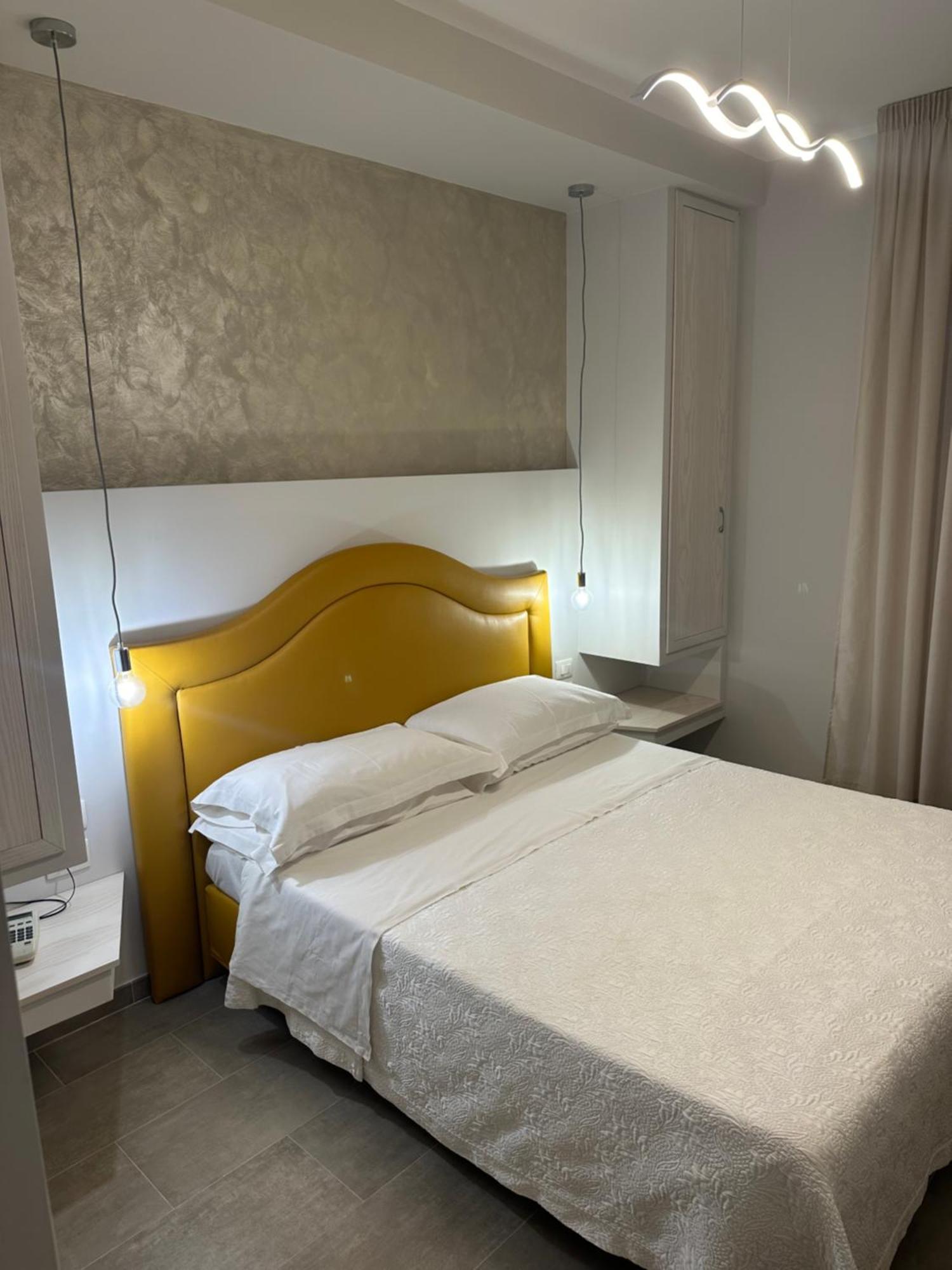 Hotel Mediterraneo Roccella Ionica Exteriör bild